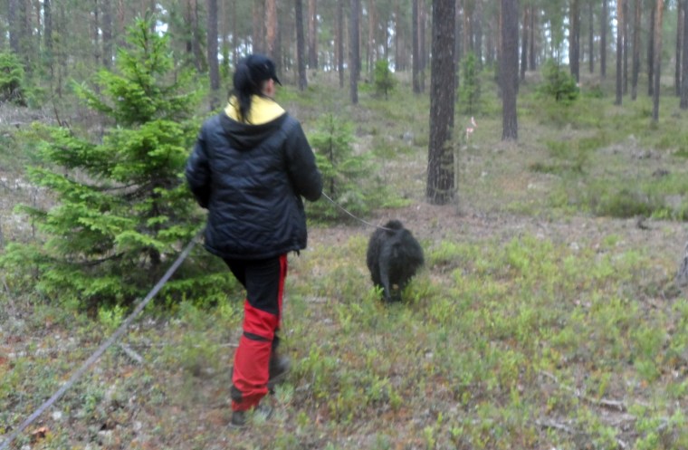 Pia-Maria och Ella testar sitt första spår på kursen.