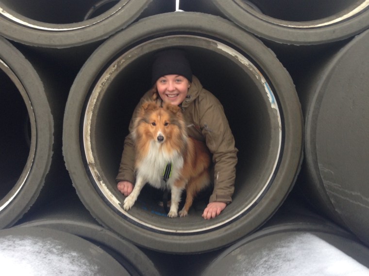 Fanny och Elvis på en Rambokurs.