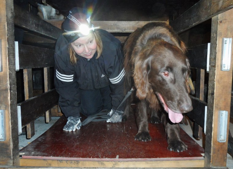 Yvonne och Reuben i labyrinten.