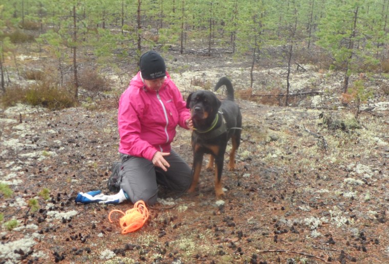 Carina Backman och rottweilern Freja.