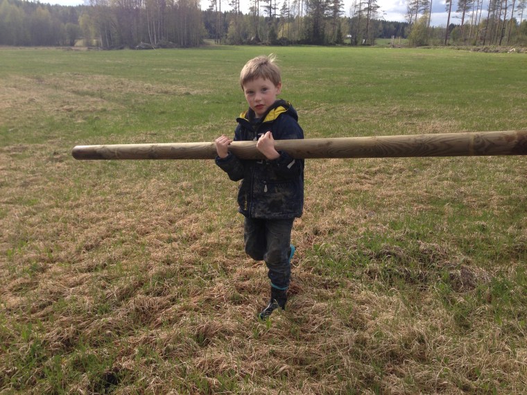 Leo Landström har burit på stolpar.