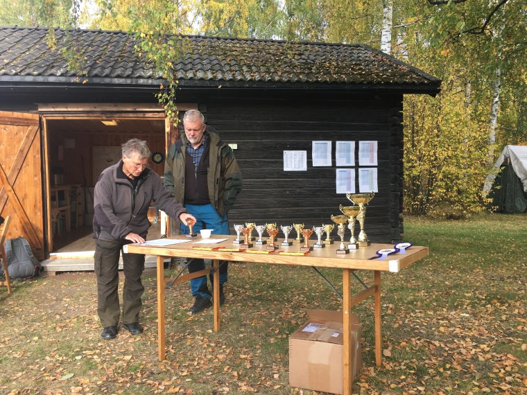 Dags för prisutdelning på söndag, Siw Rüden och Michael Hedman.