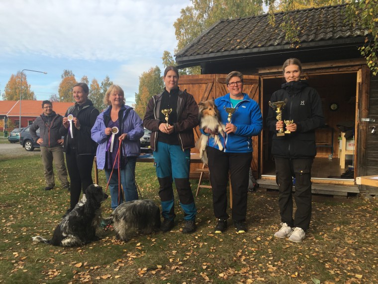 Totalvinnarna på söndagen. Från vänster femma Pia Jokivirta, fyra Lena Lindgren, trea Ulrika Ahlsén, tvåa Benita Edström och segrare Caroline Strömberg.